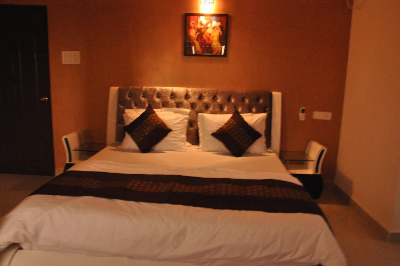 Hotel Dewa Goa Dabolim Exteriör bild