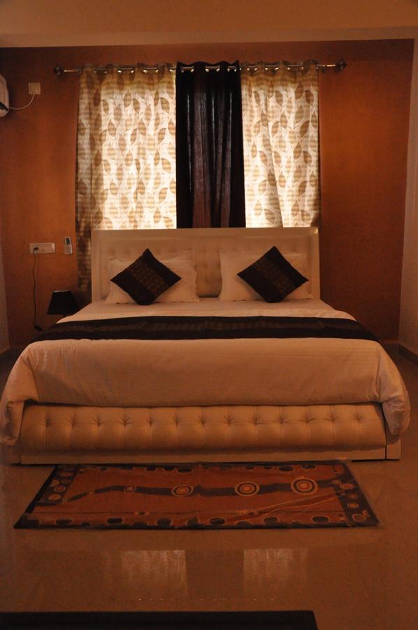 Hotel Dewa Goa Dabolim Exteriör bild