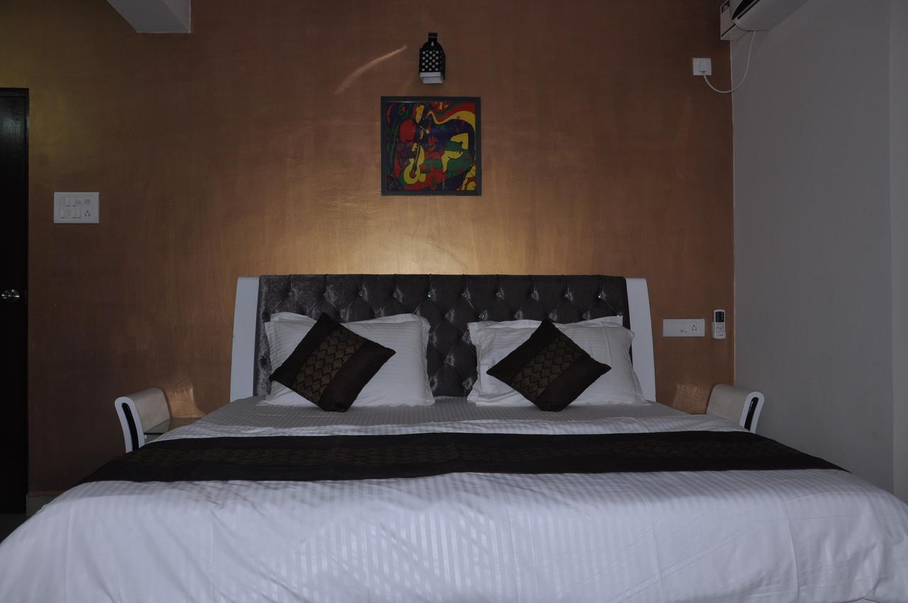 Hotel Dewa Goa Dabolim Exteriör bild