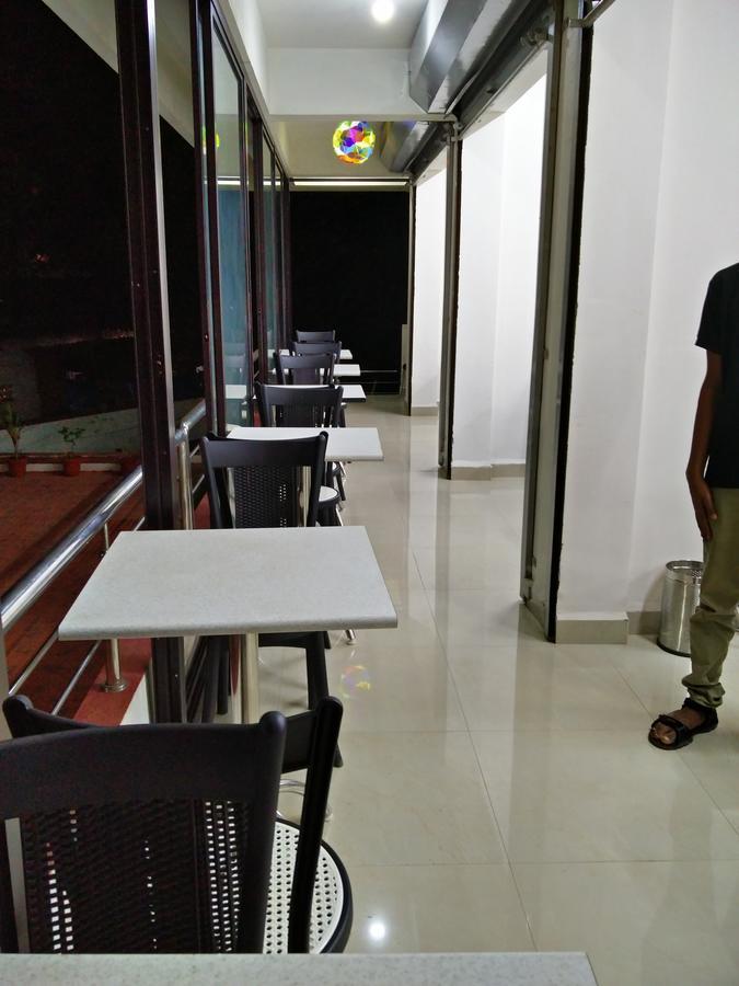 Hotel Dewa Goa Dabolim Exteriör bild