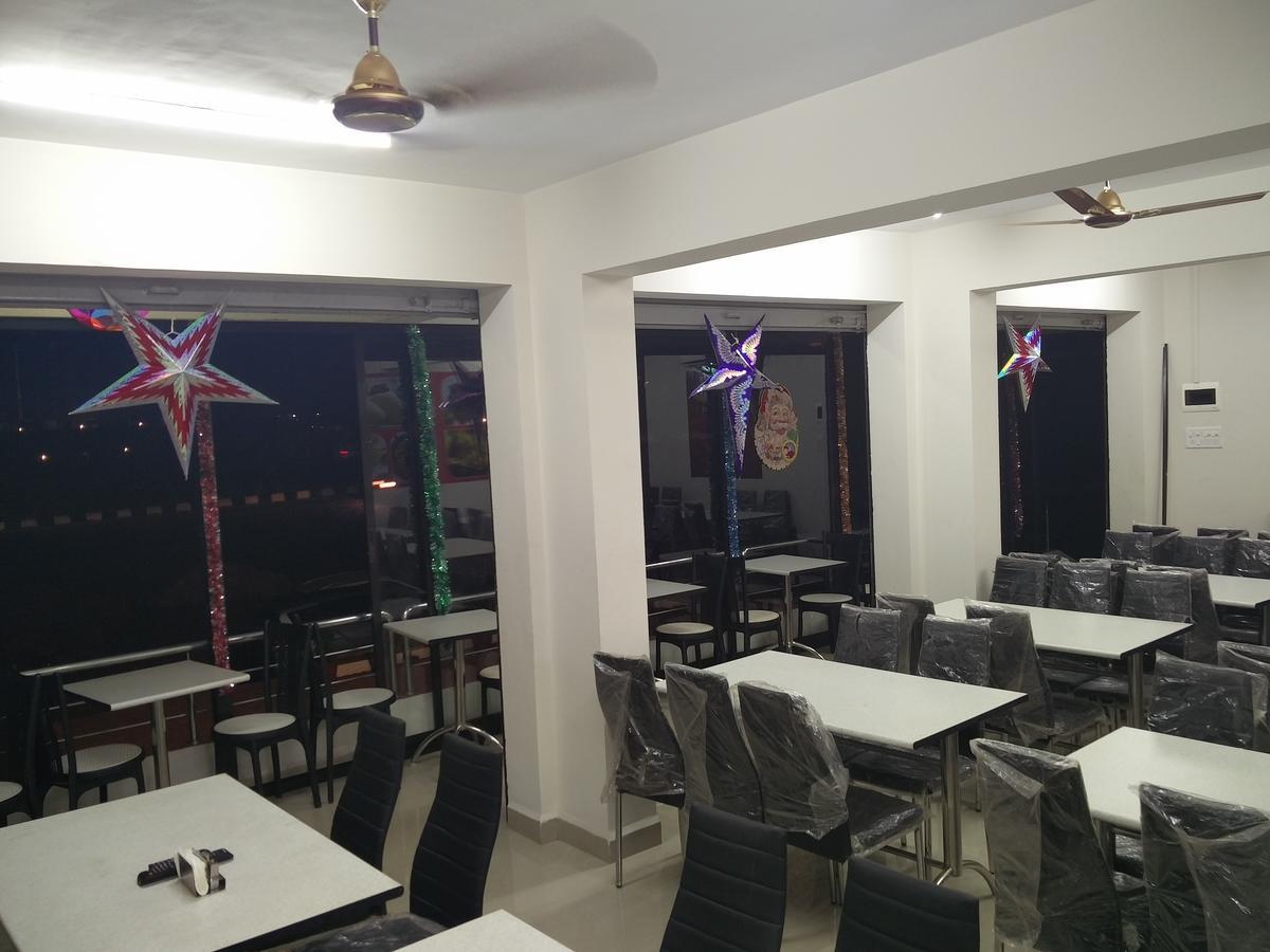 Hotel Dewa Goa Dabolim Exteriör bild